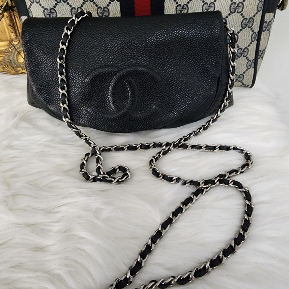 Chanel Black Leather Croosbody Chain Bag
